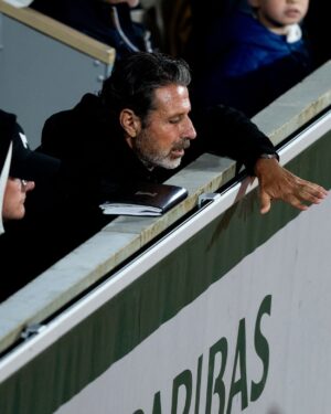 Patrick Mouratoglou Instagram - Every match is a journey in which we keep focusing on what we can control. 
Great job @holgerrune and last 16 tomorrow
📸 @photoginie #tennis #tennislife #rolandgarros