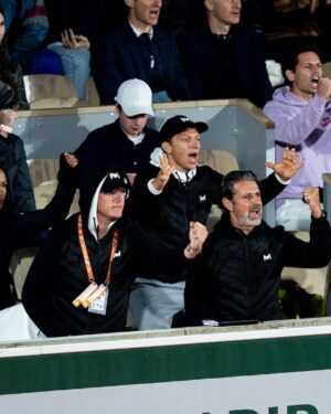 Patrick Mouratoglou Instagram - Every match is a journey in which we keep focusing on what we can control. 
Great job @holgerrune and last 16 tomorrow
📸 @photoginie #tennis #tennislife #rolandgarros