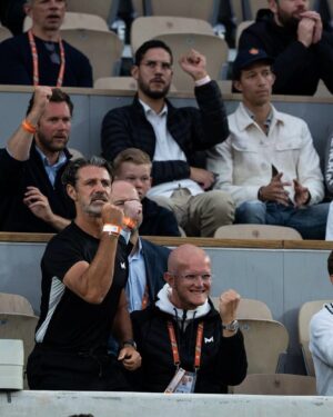 Patrick Mouratoglou Instagram - Proud of the way you managed your first round @holgerrune 
📸 @photoginie 
#tennis #rolandgarros #tennislove