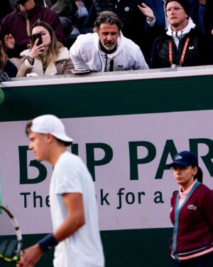 Patrick Mouratoglou Instagram - I saw a warrior last night on that court 14 in @rolandgarros.
And I was proud to be sitting on the passenger seat on your journey! 
Congrats to @flavio_cobbo too for a great performance. 
📸 @photoginie #tennis #rolandgarros #tennislove