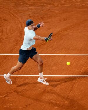 Patrick Mouratoglou Instagram - There are the losses that you regret and the ones that you can be proud of. 
I am very proud of you @holgerrune.
You have given everything yesterday night and you are making real progresses. You are learning fast and giving everything to make your dreams come true. 

Congratulations to @alexzverev123 for your performance and good luck for the rest of the tournament.

📸 @photoginie 
#tennis #tennislove #rolandgarros