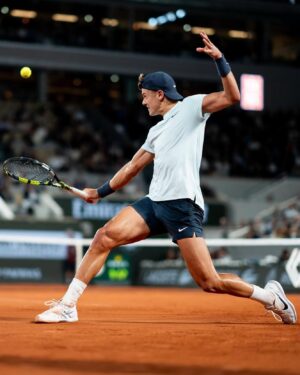 Patrick Mouratoglou Instagram - There are the losses that you regret and the ones that you can be proud of. 
I am very proud of you @holgerrune.
You have given everything yesterday night and you are making real progresses. You are learning fast and giving everything to make your dreams come true. 

Congratulations to @alexzverev123 for your performance and good luck for the rest of the tournament.

📸 @photoginie 
#tennis #tennislove #rolandgarros