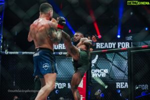 Patricky Freire Instagram - PFL Fight of the Year:
Bruno Miranda vs Patricky Pitbull 🇧🇷⚔️

Both fighters came out guns blazing, throwing caution to the wind in an effort to secure a “Quick Six” and cement their place in the PFL Playoffs.

While neither man was able to secure a highly coveted playoff spot, the fight sent the packed arena into a frenzy, lifting fans out of their seats and captivating viewers from all around the world. 

A closely contested affair from start to finish, Bruno “Robusto” Miranda would go on to pick up a split decision victory over the legendary “King of KOs” Patricky Pitbull.

Respect to both warriors for an action-packed, highly memorable fight 🙌🏻

———————————————————————————

Luta do Ano no PFL:
Bruno Miranda x Patricky Pitbull 🇧🇷⚔️

Ambos os lutadores saíram com armas em punho, jogando a cautela ao vento em um esforço para garantir um “Quick Six” e consolidar seu lugar nos Playoffs do PFL.

Embora nenhum dos dois tenha conseguido garantir uma vaga nos playoffs altamente cobiçados, a luta levou a arena lotada ao frenesi, tirando os fãs de seus assentos e cativando espectadores de todo o mundo. 

Um caso muito disputado do início ao fim, Bruno “Robusto” Miranda conquistaria uma vitória por decisão dividida sobre o lendário “Rei dos KOs” Patricky Pitbull.

Respeito a ambos os guerreiros por uma luta cheia de ação e altamente memorável 🙌🏻
(📸: @mattdaviesphotography)