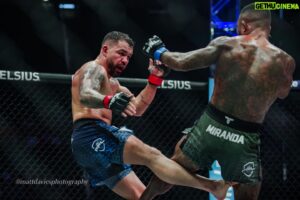 Patricky Freire Instagram - PFL Fight of the Year:
Bruno Miranda vs Patricky Pitbull 🇧🇷⚔️

Both fighters came out guns blazing, throwing caution to the wind in an effort to secure a “Quick Six” and cement their place in the PFL Playoffs.

While neither man was able to secure a highly coveted playoff spot, the fight sent the packed arena into a frenzy, lifting fans out of their seats and captivating viewers from all around the world. 

A closely contested affair from start to finish, Bruno “Robusto” Miranda would go on to pick up a split decision victory over the legendary “King of KOs” Patricky Pitbull.

Respect to both warriors for an action-packed, highly memorable fight 🙌🏻

———————————————————————————

Luta do Ano no PFL:
Bruno Miranda x Patricky Pitbull 🇧🇷⚔️

Ambos os lutadores saíram com armas em punho, jogando a cautela ao vento em um esforço para garantir um “Quick Six” e consolidar seu lugar nos Playoffs do PFL.

Embora nenhum dos dois tenha conseguido garantir uma vaga nos playoffs altamente cobiçados, a luta levou a arena lotada ao frenesi, tirando os fãs de seus assentos e cativando espectadores de todo o mundo. 

Um caso muito disputado do início ao fim, Bruno “Robusto” Miranda conquistaria uma vitória por decisão dividida sobre o lendário “Rei dos KOs” Patricky Pitbull.

Respeito a ambos os guerreiros por uma luta cheia de ação e altamente memorável 🙌🏻
(📸: @mattdaviesphotography)