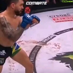 Patricky Freire Instagram - Quando esse cruzado entra, esquece 🥊🔥

Na sexta (12), tem desafio novo pro Patricky Pitbull! O potiguar estreia na PFL contra Clay Collard e você acompanha tudo na minha tela, às 19h30!

*Contém legenda alternativa

Descrição: Vídeo com momentos de luta do Patricky Pitbull e Peter Quearlly.

#Combate #PatrickyPitbull #ClayCollard #PFL #PFLnoCombate
