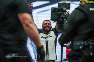 Patricky Freire Instagram - PFL Fight of the Year:
Bruno Miranda vs Patricky Pitbull 🇧🇷⚔️

Both fighters came out guns blazing, throwing caution to the wind in an effort to secure a “Quick Six” and cement their place in the PFL Playoffs.

While neither man was able to secure a highly coveted playoff spot, the fight sent the packed arena into a frenzy, lifting fans out of their seats and captivating viewers from all around the world. 

A closely contested affair from start to finish, Bruno “Robusto” Miranda would go on to pick up a split decision victory over the legendary “King of KOs” Patricky Pitbull.

Respect to both warriors for an action-packed, highly memorable fight 🙌🏻

———————————————————————————

Luta do Ano no PFL:
Bruno Miranda x Patricky Pitbull 🇧🇷⚔️

Ambos os lutadores saíram com armas em punho, jogando a cautela ao vento em um esforço para garantir um “Quick Six” e consolidar seu lugar nos Playoffs do PFL.

Embora nenhum dos dois tenha conseguido garantir uma vaga nos playoffs altamente cobiçados, a luta levou a arena lotada ao frenesi, tirando os fãs de seus assentos e cativando espectadores de todo o mundo. 

Um caso muito disputado do início ao fim, Bruno “Robusto” Miranda conquistaria uma vitória por decisão dividida sobre o lendário “Rei dos KOs” Patricky Pitbull.

Respeito a ambos os guerreiros por uma luta cheia de ação e altamente memorável 🙌🏻
(📸: @mattdaviesphotography)