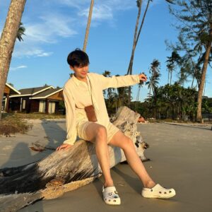 Patsapon Jansuppakitkun Instagram - Don’t worry Beach Happy ✨
 #crocs #jdsportsth