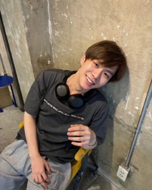 Patsapon Jansuppakitkun Instagram - สังคมหล่อหลอมให้ผมหล่อเหลา