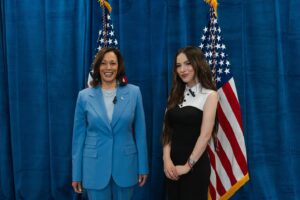 Paty Cantú Instagram - Fue un honor ser invitada por la Vicepresidenta @kamalaharris a compartir mi voz en la reunión especial de la comunidad latina en Las Vegas. 

Un recordatorio de que tanto los inmigrantes, los ciudadanos latinos y mexicanos que conforman Estados Unidos, merecen tener voz y un liderazgo respetuoso 

Si eres ciudadano, regístrate y vota! #Latinovotesmatter

Adondequiera que vayamos, dondequiera que se nace o se elige luchar por crecer y progresar, los latinos trabajamos duro, y nos ganamos nuestro derecho a elegir nuestro presente y futuro. El #votolatino importa

It was an honor to be invited to today’s rally for the Latino community by Vice President Kamala Harris. Diversity and representation is key in democracy. 
A reminder that immigrants, Latinos, and Mexicans deserve their say and respectful leadership. 
Wherever we go, wherever we’re born or choose to strive for our dreams, we work hard and we earn the right to have our voices heard. 

If you’re a citizen, go register and vote. 

📸: @apanauu