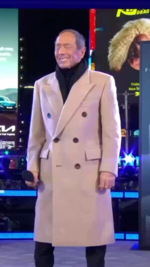 Paul Anka Instagram - New Year’s Eve in NYC was unforgettable.
Thank you @fontainebleaulasvegas and @timessquarenyc for having me!