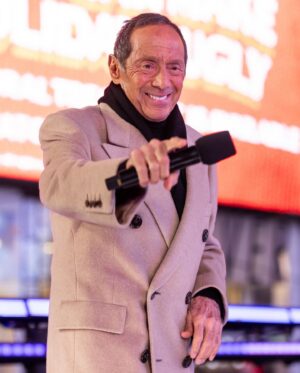 Paul Anka Instagram - Last night was incredible…. Thank you New York! Happy New Year everyone 🥳

@timessquarenyc @fontainebleaulasvegas