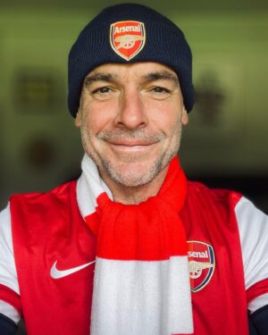 Paul Blackthorne Instagram - Some things in life are very, very important.
#arsenalvspurs is one of them.
#COYG paint North London red…