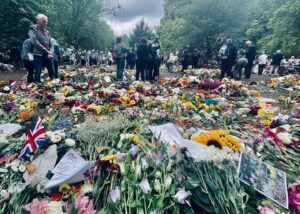 Paul Blackthorne Instagram - Green Park, London.
People feeling their love & respect for the Queen.
Interesting that along with the grief we feel for the Queen herself, we also feel our own personal grief through these moments.
Brings up all sorts…
X