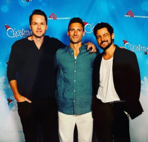 Paul Campbell Instagram - Caption?

#christmascon @tyler_hynes @awalkk35