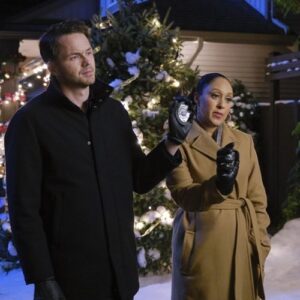 Paul Campbell Instagram - Real cops. Real serious cops. Real serious cops who occasionally dress up as elves.  Santa Stakeout Oct. 24th on  @hallmarkchannel 

#santastakeout #countdowntochristmas #christmas