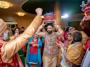 Paul Chowdhry Instagram - Thanks for all the congratulations about the wedding. Not mine yet; my sister’s.

I gave the family my sister @manmeet_chowdhry, and they gave me a box of pizza.

My outfits are from @yashwanti.london