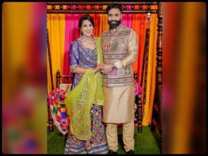 Paul Chowdhry Instagram - Thanks for all the congratulations about the wedding. Not mine yet; my sister’s.

I gave the family my sister @manmeet_chowdhry, and they gave me a box of pizza.

My outfits are from @yashwanti.london