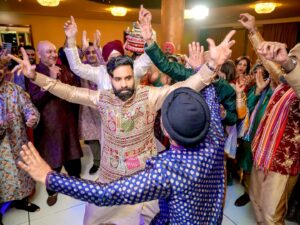 Paul Chowdhry Instagram - Thanks for all the congratulations about the wedding. Not mine yet; my sister’s.

I gave the family my sister @manmeet_chowdhry, and they gave me a box of pizza.

My outfits are from @yashwanti.london