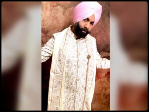 Paul Chowdhry Instagram - Thanks for all the congratulations about the wedding. Not mine yet; my sister’s.

I gave the family my sister @manmeet_chowdhry, and they gave me a box of pizza.

My outfits are from @yashwanti.london