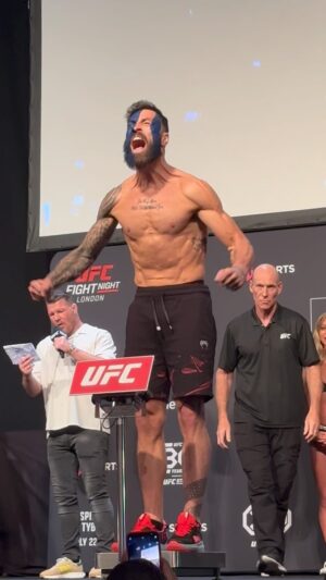 Paul Craig Instagram - Intensity at its finest 😮‍💨

The Pride of Scotland @paulcraig always brings it in a face-off 🏴󠁧󠁢󠁳󠁣󠁴󠁿

#UFCLondon | Live on TNT Sports | @discoveryplusuk 

#UFC #MMA #PaulCraig