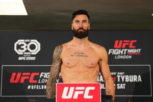 Paul Craig Instagram - The first battle is won #MakingWeight #UFC #SweatItOut