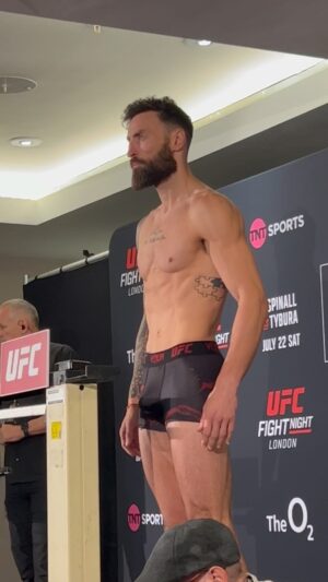 Paul Craig Instagram - Welcome to middleweight @paulcraig 🏴󠁧󠁢󠁳󠁣󠁴󠁿

Easy work! 

#UFCLondon | Live on TNT Sports | discovery 