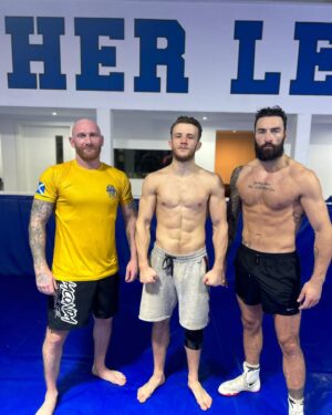 Paul Craig Instagram - Boa tarde. 
.
.
.
.
.
#yinandyang #boxing #mma #killorbekilled