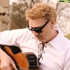 Paul Dwyer Instagram - Daha fazlası için -> @pauldwyermusic #ayletmebeni #şarkı #türkü #müzik #klip #cover #yorum #pauldwyer #pauldwyermusic @selina_music_production