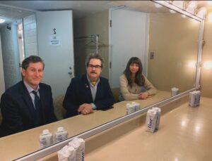 Paul F. Tompkins Instagram - It’s new episode day! Listen to THREEDOM wherever you get your podcasts. 💕 I luv ya. Tell me what part you luvved.  Luv, Scott

Can *I* Get a Box of Donuts?

Paul, Scott, and Lauren discuss that one famous frog, a celebrity sighting, and bad 60s music before playing Hitting The Post. Send Threetures and emails to threedomusa@gmail.com. Leave us a voicemail asking us a question at hagclaims8.com.