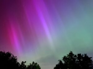 Paul Hollywood Instagram - Amazing sky tonight …. Aurora headed south wow !! X