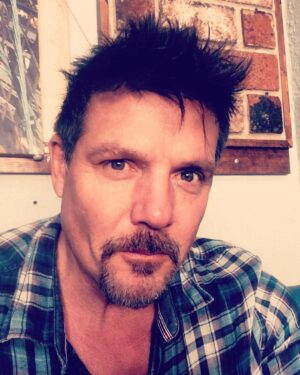 Paul Johansson Instagram - My favorite thai restaurant, a New Years scruff and an irritatingly optimistic twinkle helps me get ready for the grind.