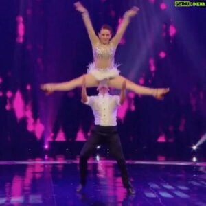 Paul Karmiryan Instagram - Happy International Dance Day🙌🏼🕺
I miss traveling... So throwing it back to that one time @itsbrittcherry and I performed in INDIA on the show Dance Plus 3 as the surprise international guests. This was especially unique for us because we were asked to combine our style with elements of India's cultural dance influence. An unforgettable experience with Bollywood legend @iamsrk and the amazing @remodsouza @dharmesh0011 @punitjpathakofficial  @mohanshakti @raghavjuyal .Thank you for greeting us with open arms and showing us an amazing time India 🙌🏼🇮🇳 Sending my love and good vibes to the world and all of it's amazing cultures  people 🙏🏼
.
.
@shampagopikrishna999 @bertdsou @tanya_kaila @starplus 💛
.
Song: 🎶 Baby Ko Bass Passand Hai- @beingsalmankhan feat. @anushkasharma
#InternationalDanceDay *Instagram kept taking this down so I had to post it in parts 🤷🏽‍♂️