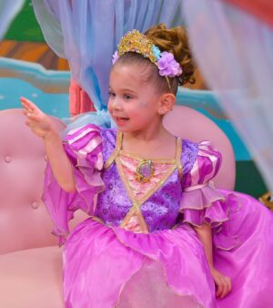 Paul Nassif Instagram - I present to you… Princess Paulina 💞 

I know it’s been a little while since I’ve had a Paulina appreciation post, so hopefully this makes your day a little brighter! 🥹☀️

🔁: @brittanypattakos 

@disneyland #disney #disneyland #tangled #rapunzel #disneyprincess #daddysgirl #girldad #prouddad #tt #repost