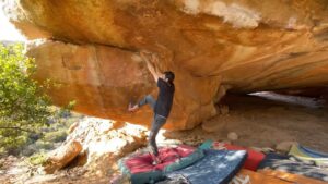 Paul Robinson Instagram - Such an insane move on this climb! Moon Shadow, V13/8B from Rocklands. I really surprised myself when I stuck the swing. I grabbed the hold poorly but somehow managed to hold on! #bouldering video: @ethan_pringle