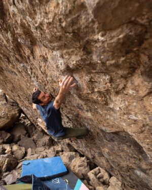 Paul Robinson Instagram - Osaka, V12 (2nd ascent) Silla Del Diablo, Chile. My trip to Chile 🇨🇱 has come and gone. I don’t think in my 25 years of climbing, I have had such bad luck on an international trip. I started the trip off with a stomach virus and then ended the trip with a bad cold that turned into bronchitis and a severe sinus infection. I’ve been home now for almost 2 weeks and I am finishing up my course of antibiotics and starting to feel like myself again. Ready to start training and getting myself into fighting 💪 shape for all the projects I have here in Colorado! #bouldering photo and first ascent by the beast @faculangbehn