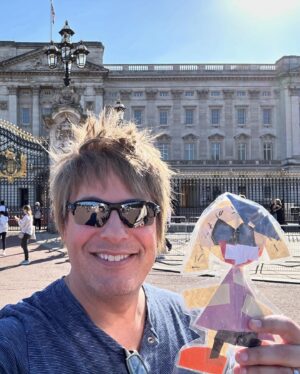 Paul Sidoti Instagram - 🇬🇧 London you were incredible!! Great times catching up with my dear friend and musical hero @bryanadams with Flat Scarlett getting to say hi and tour the city.. She had so much fun especially shopping at Harrod’s 🤣. And to my dear friends/family the Schwarz’s who came to visit and brought a little piece of home, thank you for everything.. @amy_schwarz_1 @aschwarz_ @campbellschwarz @_dannischwarz Danny Schwarz.. ❤️
