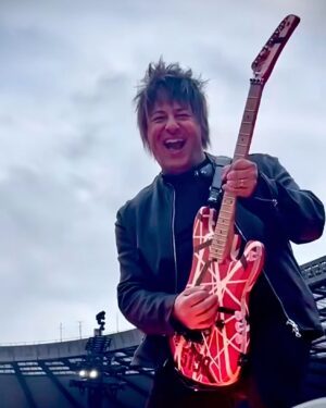 Paul Sidoti Instagram - A fun shot from EDinburgh reppin’ my @evhgear 5150 model.. They have always been family when I first met @eddievanhalen in 2010.. I miss him dearly.. 🎸❤️ Long Live the Mighty Van Halen! Thanks to my dear friend @lorrieturk for the pic.. @taylorswift #theerastour Thanks to @futone for everything 😉👍🏻🤘🏻🎸