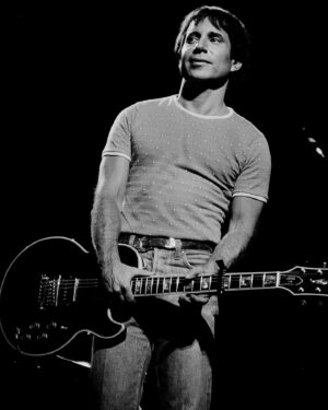 Paul Simon Instagram - But I never loved no one
The way I loved you
And it was late in the evening
And all the music seeping through

📷: Paul Natkin