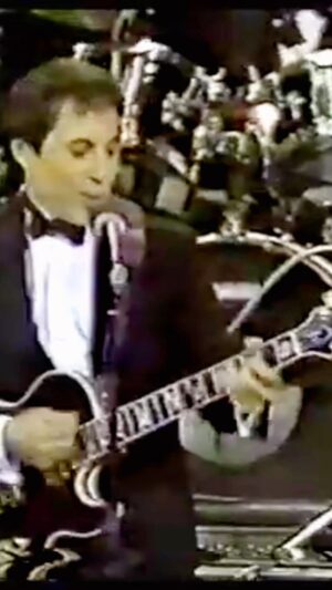 Paul Simon Instagram - How long did it take you to guess this song performed live at the 1981 #GRAMMYs?