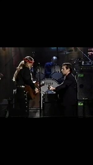 Paul Simon Instagram - Paul and @willienelsonofficial perform Graceland live on @nbcsnl on May 15, 1993

🎥: @nbcsnl
