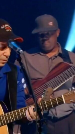 Paul Simon Instagram - “The Only Living Boy In New York” live from LSO St Luke’s in London 
🎥: BBC One Sessions, 2006
