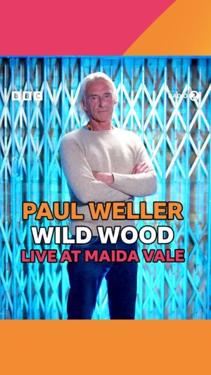 Paul Weller Instagram - Paul Weller performs Wild Wood for Jo Whiley’s Sofa Session 🧡

Listen to the full performance on BBC Sounds. 🎧