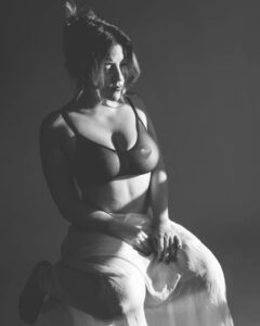 Actress Paula Brancati HD Instagram Photos and Wallpapers May 2024