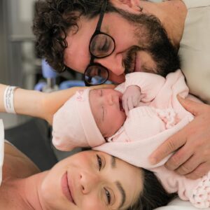 Paula Costa Instagram - Nasceu Maria!!! 3,560Kg, vozeirão, capricorniana, irmã do Matheus, filha de dois artistas perdidamente apaixonados um pelo outro. Muito obrigado pelas boas vibrações, não existe felicidade maior nesse mundo ❤️ MARIA COSTA NOGUEIRA 16.01.2024 às 23:38 / Fotos: @pamelamirandafoto