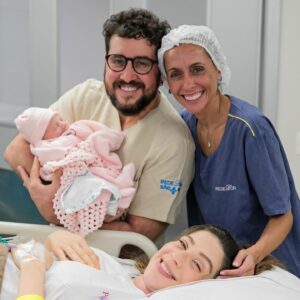 Paula Costa Instagram - Nasceu Maria!!! 3,560Kg, vozeirão, capricorniana, irmã do Matheus, filha de dois artistas perdidamente apaixonados um pelo outro. Muito obrigado pelas boas vibrações, não existe felicidade maior nesse mundo ❤️ MARIA COSTA NOGUEIRA 16.01.2024 às 23:38 / Fotos: @pamelamirandafoto