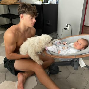 Paula Costa Instagram - Hoje meu filho faz 17 anos! 17 !! 

Cara @matheus.cm_ eu te amo absurda e absolutamente. 
Não tem um aniversário seu que eu não olhe pra trás com gratidão e emoção. Te honro meu filho! Hj e sempre.
Somos melhores amigos e assim seguiremos sendo sempre! 

Vc enche sua família de orgulho. Que homem foda vc é ❤️

Agradeço todos os dias por você ter me escolhido como sua mãe. Que privilégio! 

happy bday MEU SOL!!!!! ❤️🎂❗️