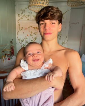 Paula Costa Instagram - Meus filhos, desconheço amor maior, mais verdadeiro e transformador.

Que honra ser mãe de vocês ❤️

Matheus & Maria, obrigada amores da minha vida por terem me escolhido. Que sorte ☀️
