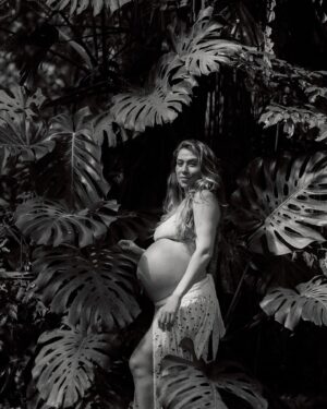 Paula Costa Instagram - 9 meses de MARIA 🍃 

Últimos dias com a nossa menina no meu útero.
Que transformação linda até aqui, minha filha. 
Somos!

Obrigada pelas fotos incríveis @pamelamirandafoto
