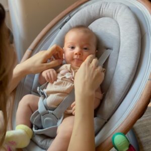 Paula Costa Instagram - Esses últimos 15 dias foram intensos, desafiadores, porém lindos e deliciosos.

Maria fez 3 meses,

Eu gravei 2 campanhas lindíssimas de Dia das Mães, uma delas com lançamento de collab que acho que vcs vão amar .. ,

Produzi 46 novas esculturas minha nova ed. limitada da Série Gelo que chega amanhã no ateliê - obs: pra quem estava esperando esse momento, fiquem de olho :) 

Dei uma escapada rápida pra comemorar o amor em formato de festival dos meus amigos @annybmeisler e @rony e ainda reencontrei amigas que amo ( o que me fez muuuuuuito bem e feliz - como tava precisando!

Choquei minhas crias,

E aos poucos, to começando a sentir e chamar pra um café essa minha nova versão que surge ainda timidamente mas com toda a intensidade e revilução que a maternidade traz 

Sou só gratidão ❤️🌸