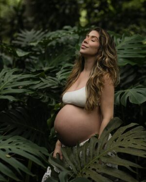 Paula Costa Instagram - 9 meses de MARIA 🍃 

Últimos dias com a nossa menina no meu útero.
Que transformação linda até aqui, minha filha. 
Somos!

Obrigada pelas fotos incríveis @pamelamirandafoto
